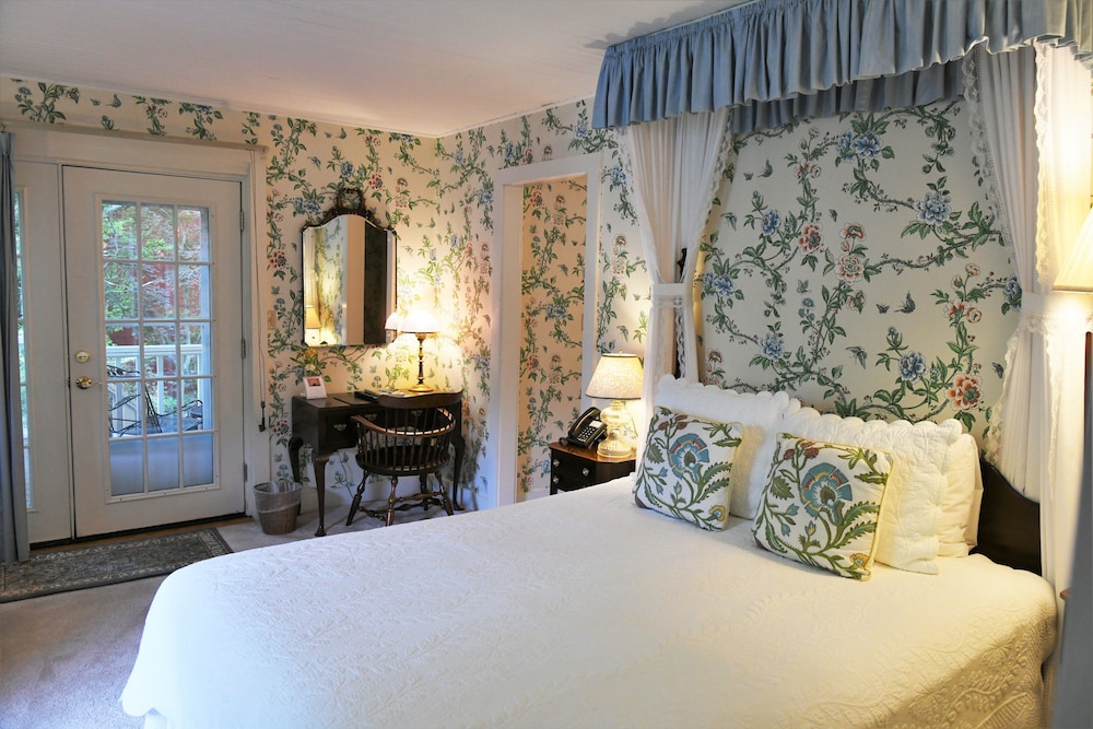 Fairville Inn 5/55