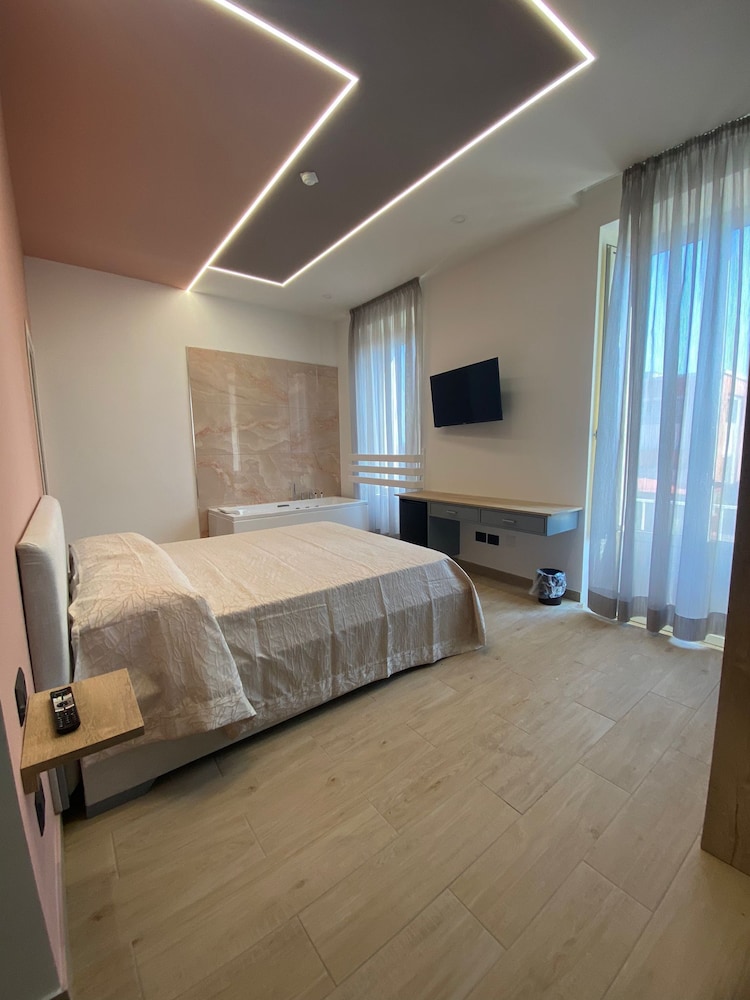 Exclusive, Queen Bed, Sofa, Courtyard Area