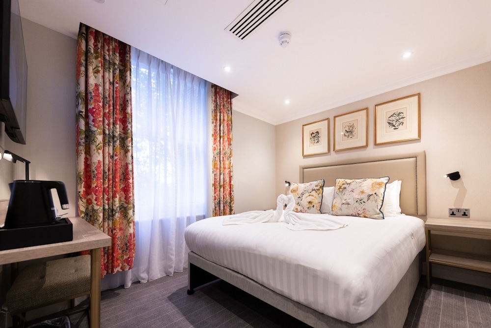 Byron Hotel 20/69