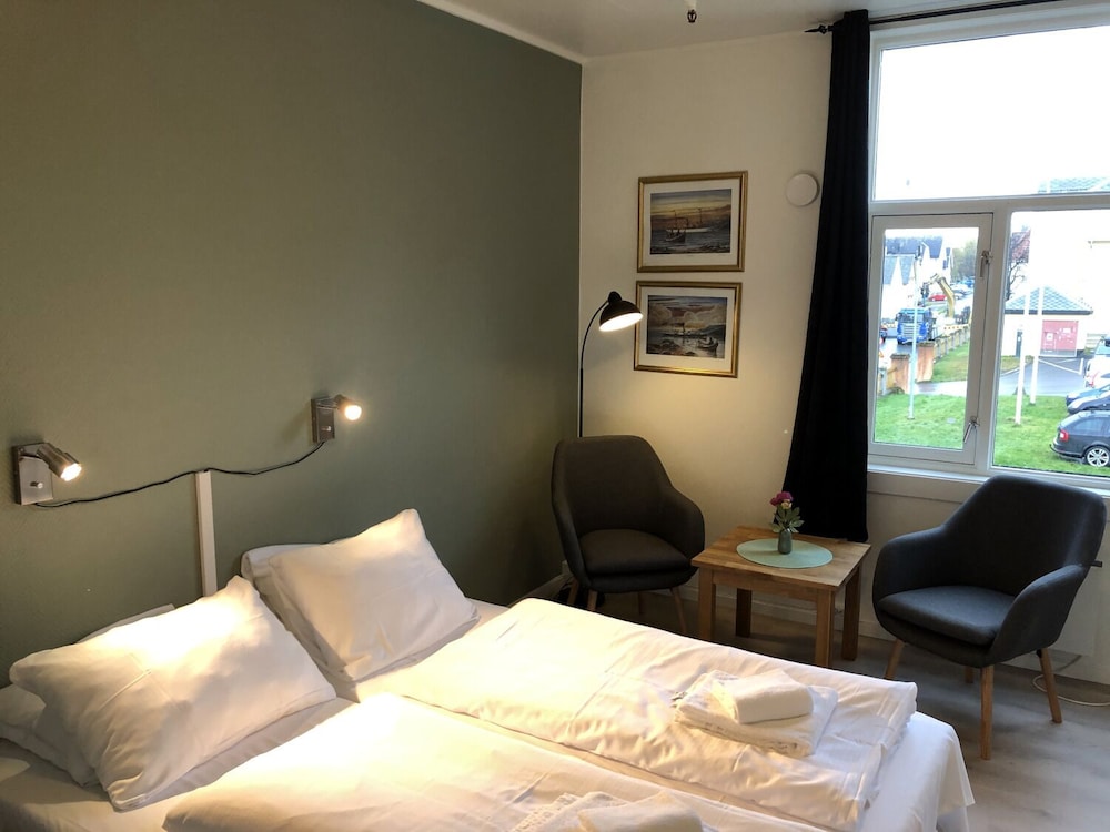 Ami Hotel 5/50