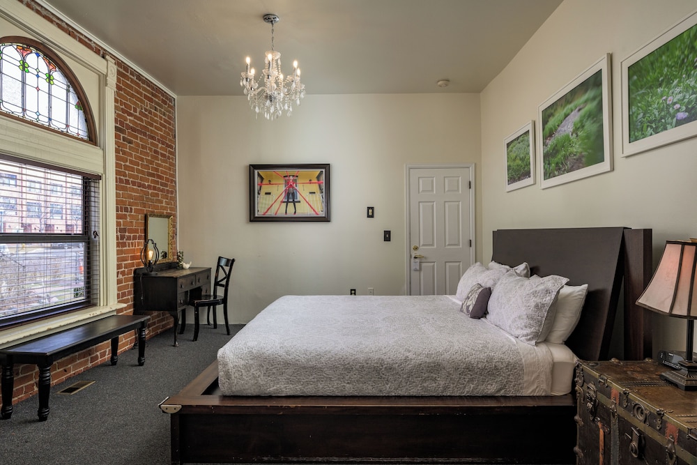 Artist, Suite, King Bed