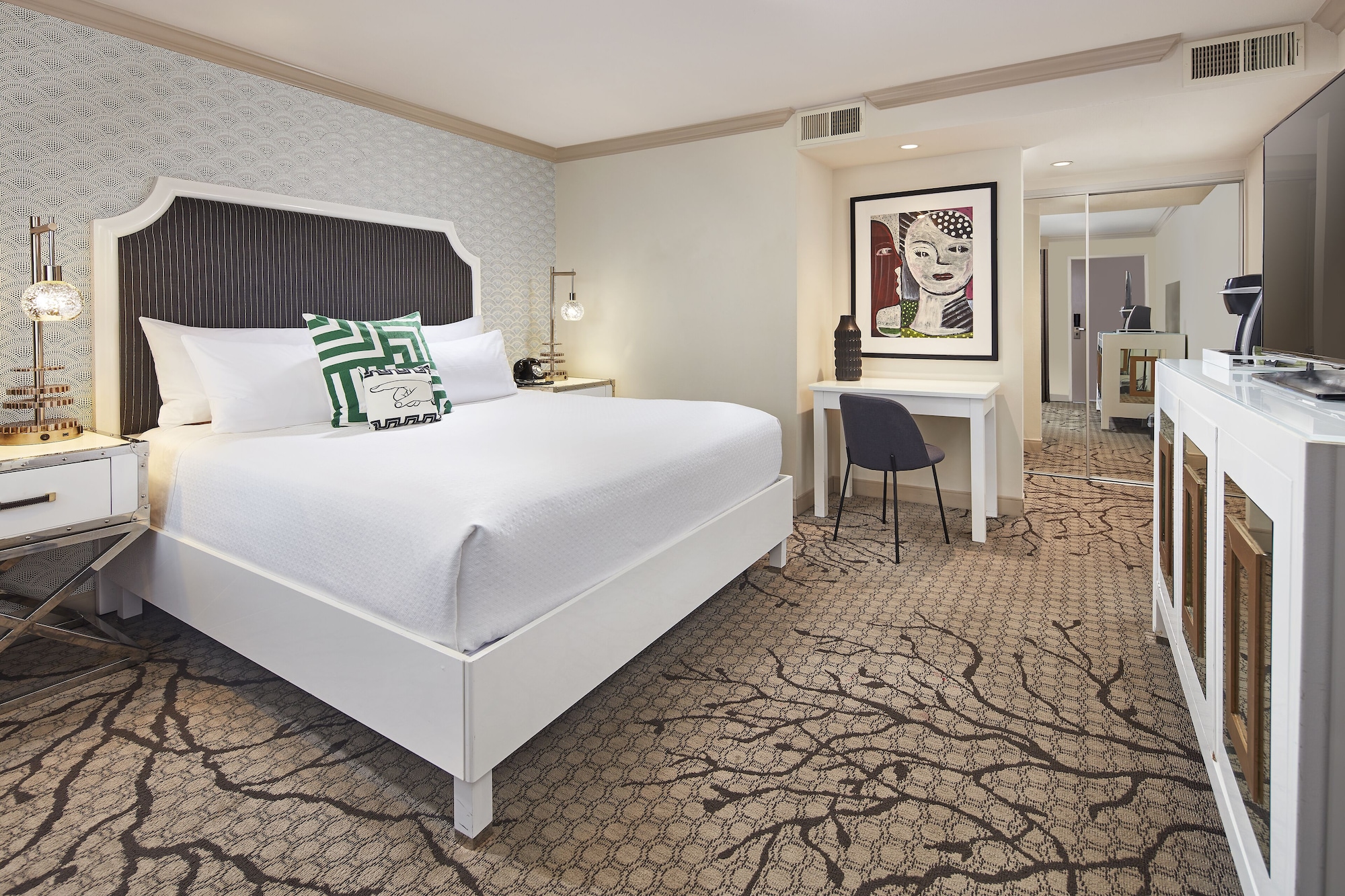 DELUXE, KING BED