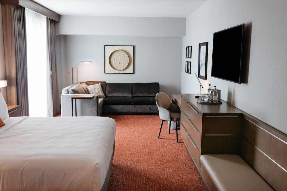 Revel Hotel Des Moines Urbandale, Tapestry Collection by Hilton 18/63