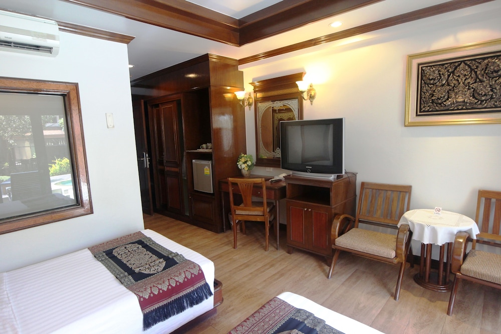 P P Palmtree Resort 30/50