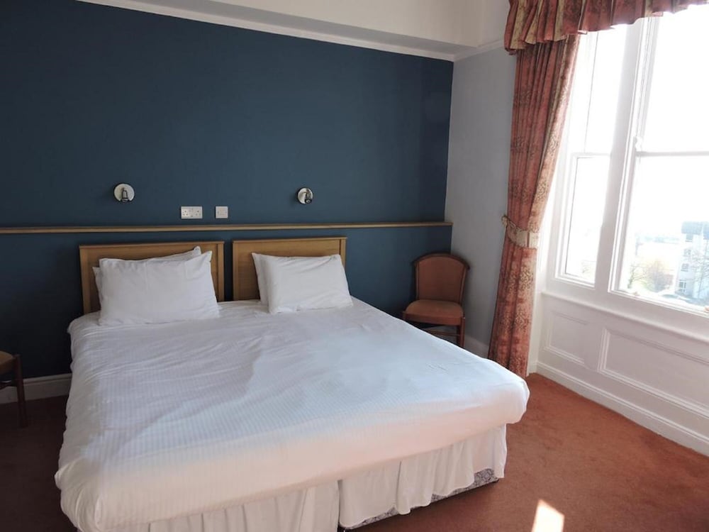 THE MANOR HOTEL 10/71