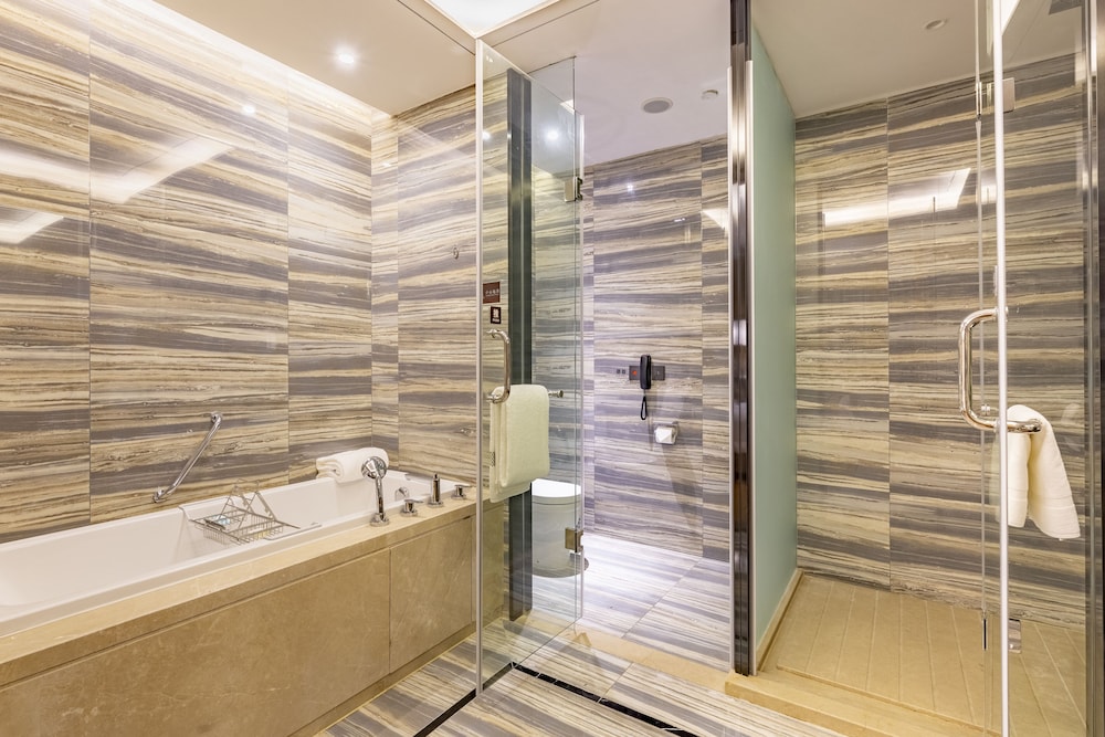 suite, lake view