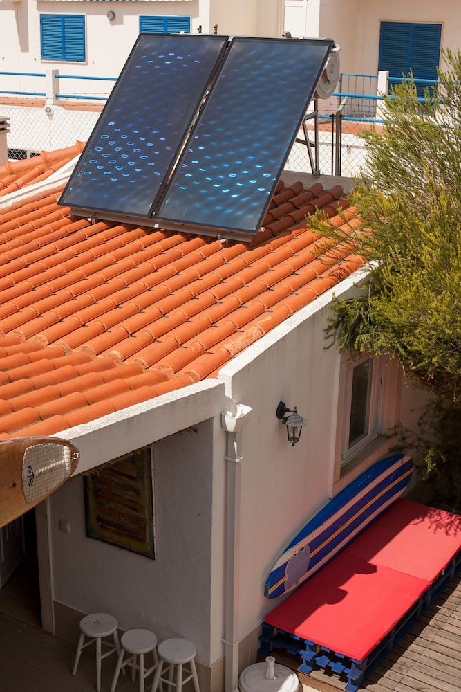 Ericeira Chill Hill Hostel & Private Rooms 4/50