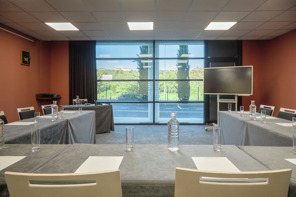 Mercure Aix-en-Provence La Duranne Gare TGV 43/50