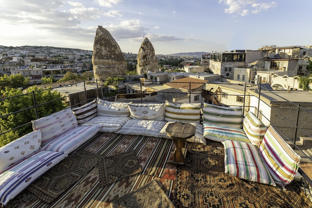 Mystic Cave House Hotel 40/50