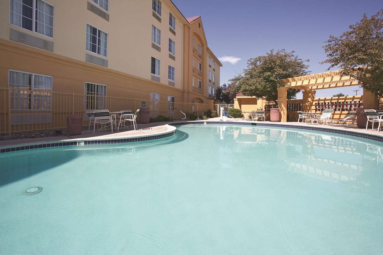 La Quinta Inn Suites Pueblo 32/48