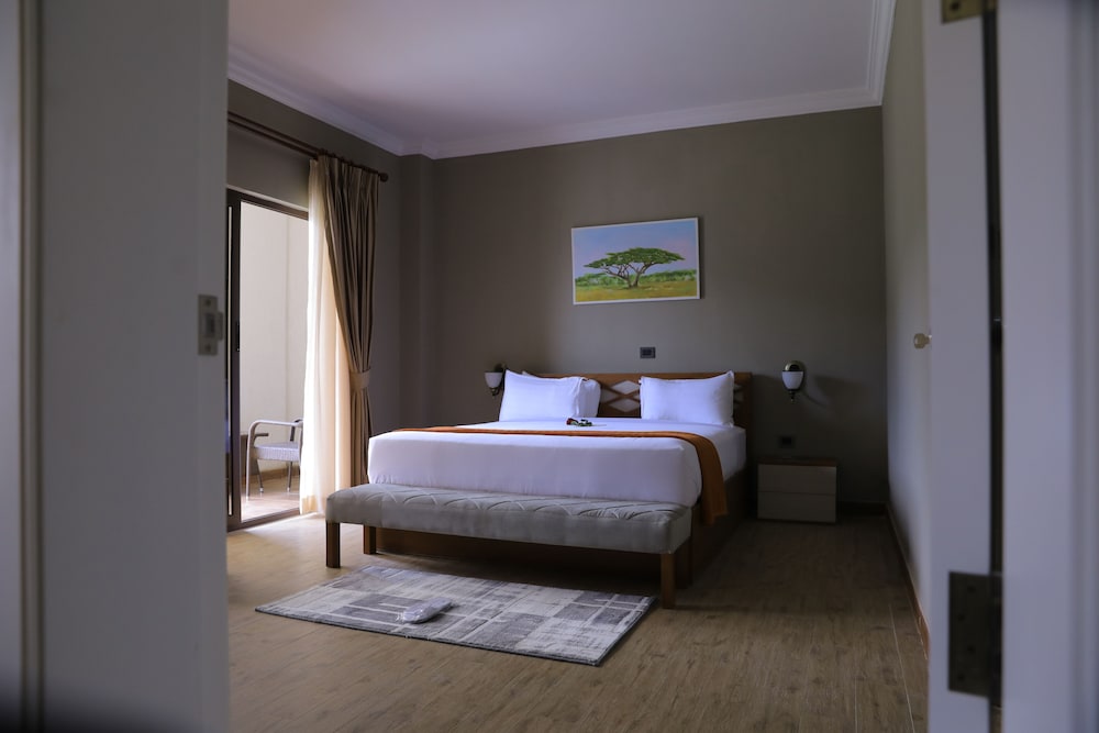 2 Bedrooms, Family, Queen and Twin Beds