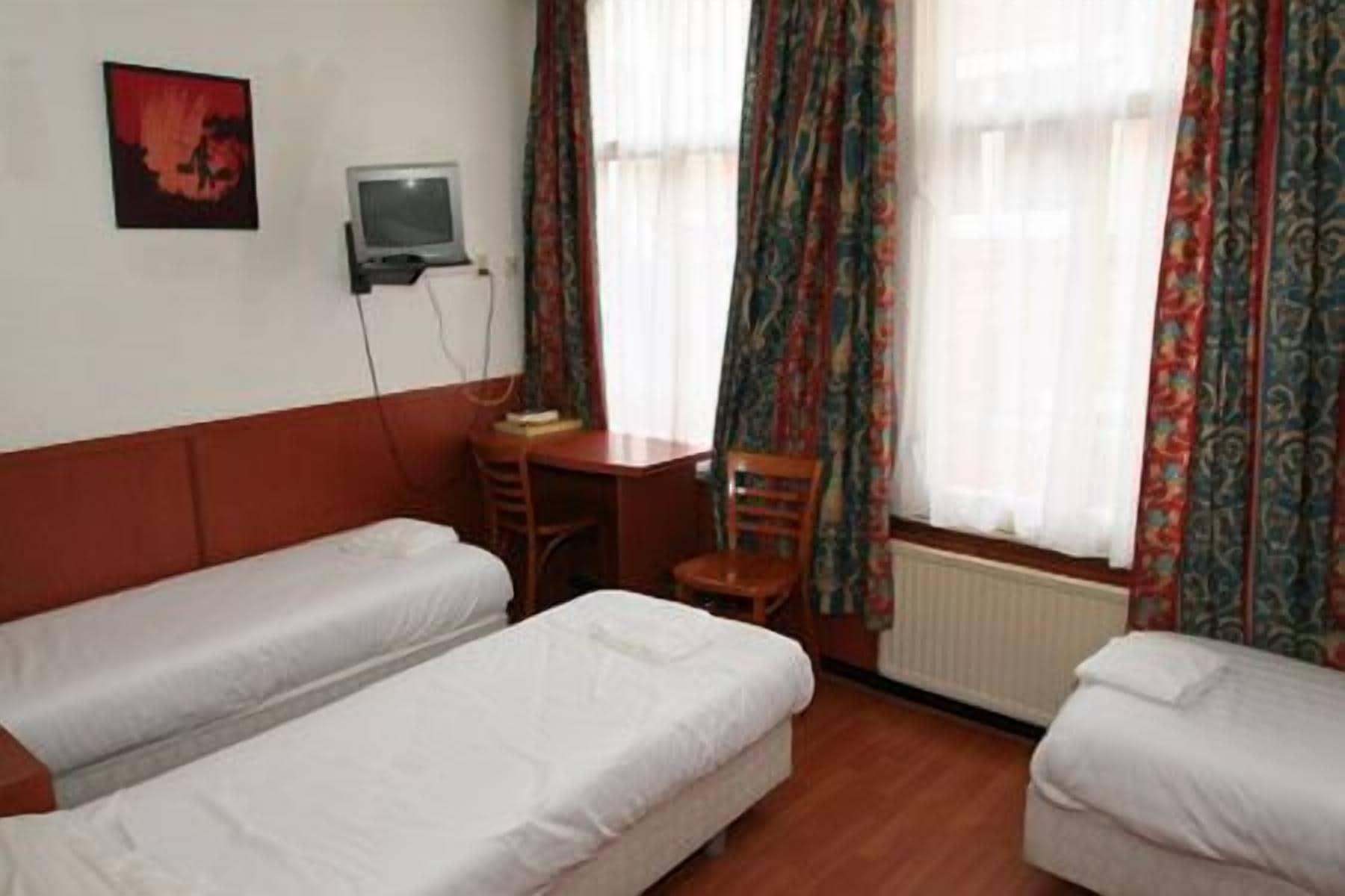 STANDARD, TRIPLE, 3 BEDS, PRIVATE BATHROOM