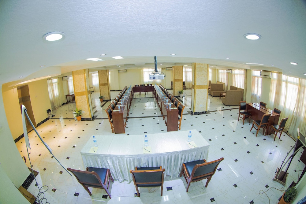 Tiffany Diamond Hotel Indira Gandhi Street 48/71
