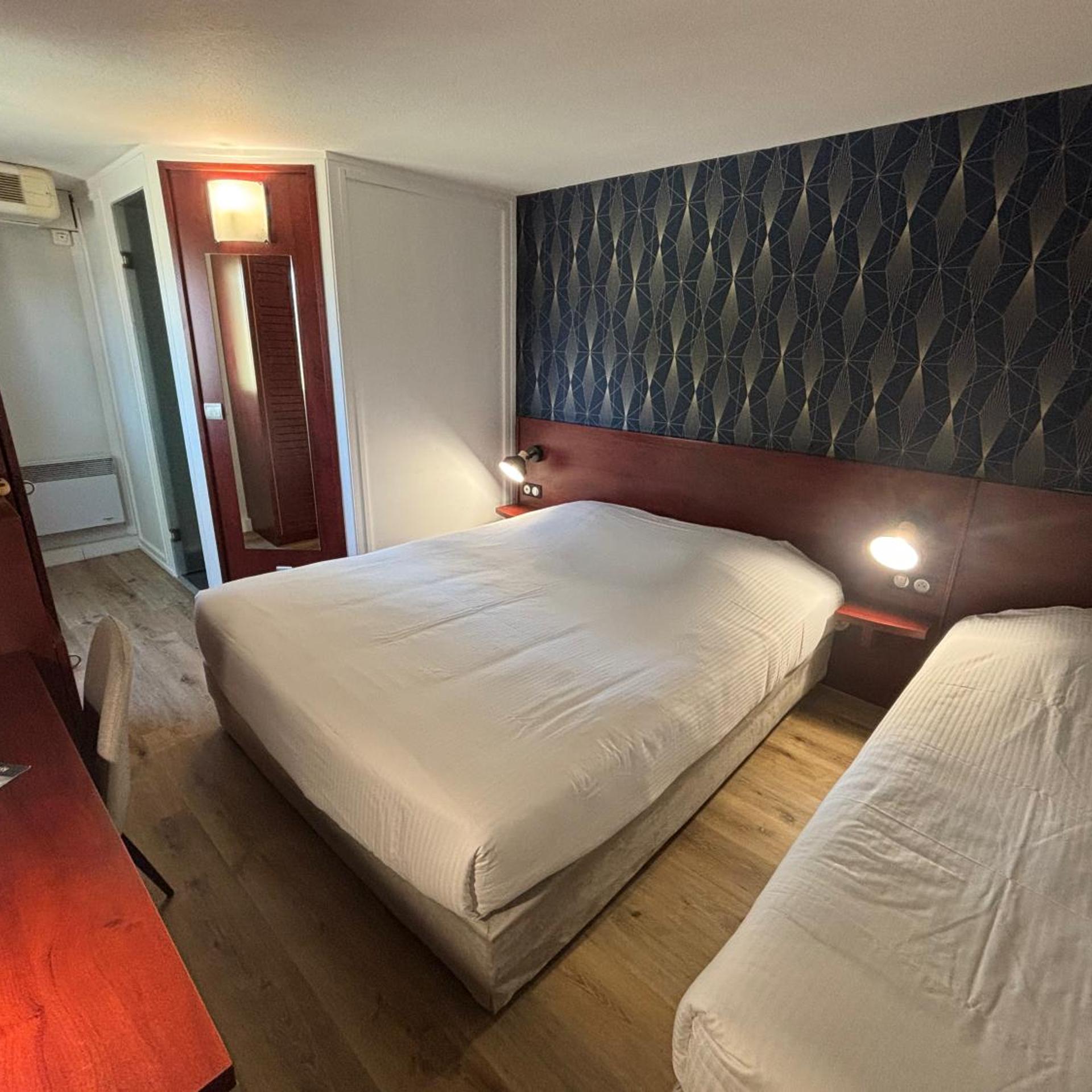 غرفة ثلاثية بسرير مزدوج وسرير فردي، KYRIAD BORDEAUX - LORMONT 3/10