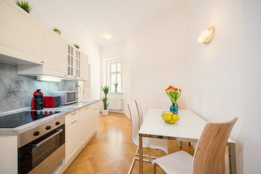 Old Town Square Premium Apartments 23/32