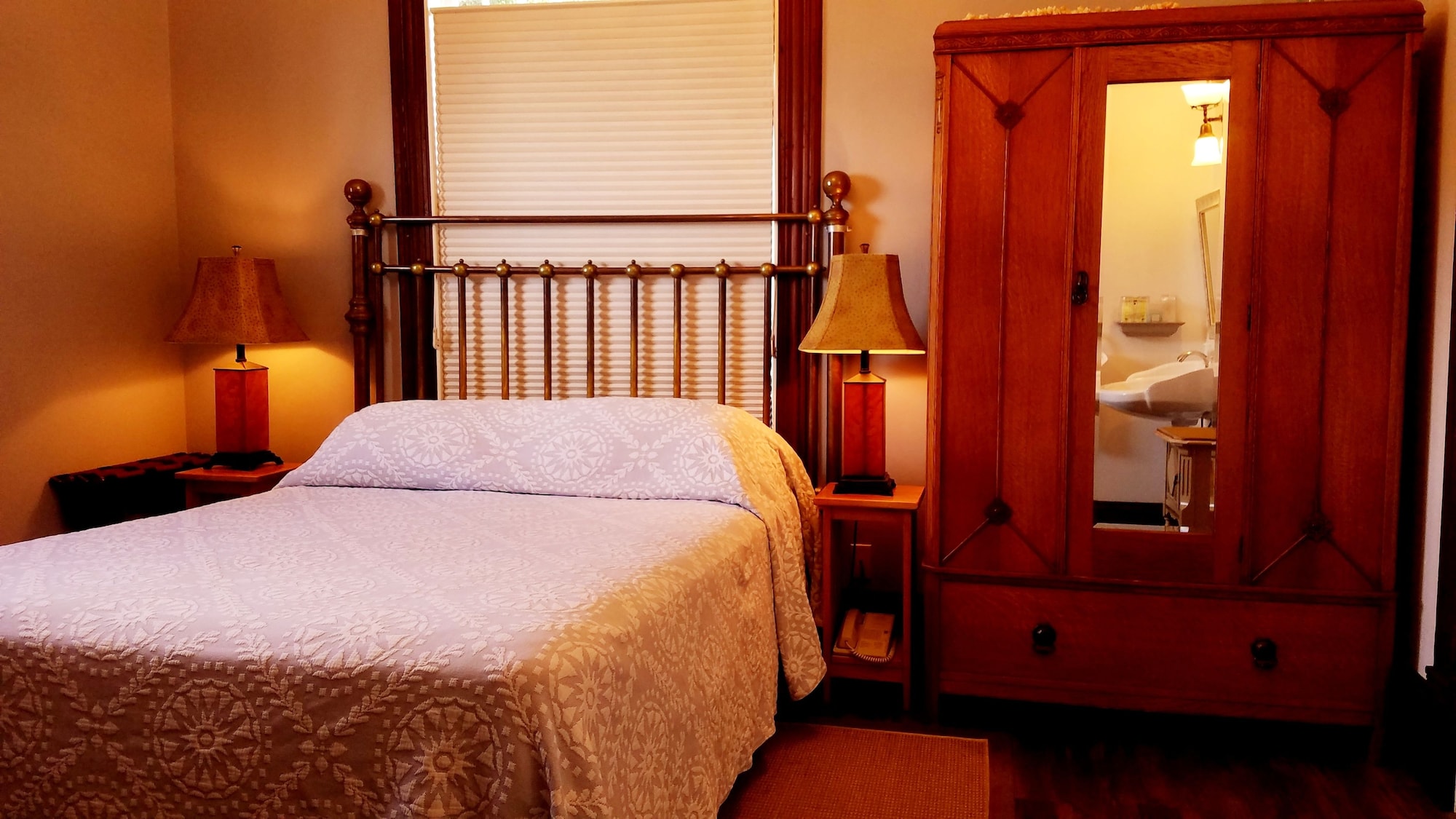 CLASSIC, QUEEN BED