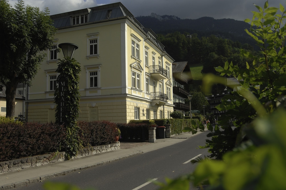 Romantik Residenz (Ferienwohnungen Hotel Im Weissen Rössl) 5/50