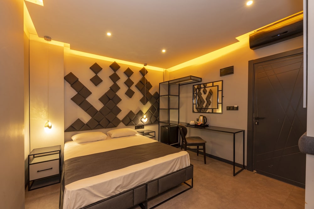 White Palace Hotel 28/46