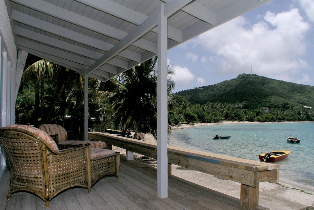 Bequia Beachfront Villa Hotel 45/83