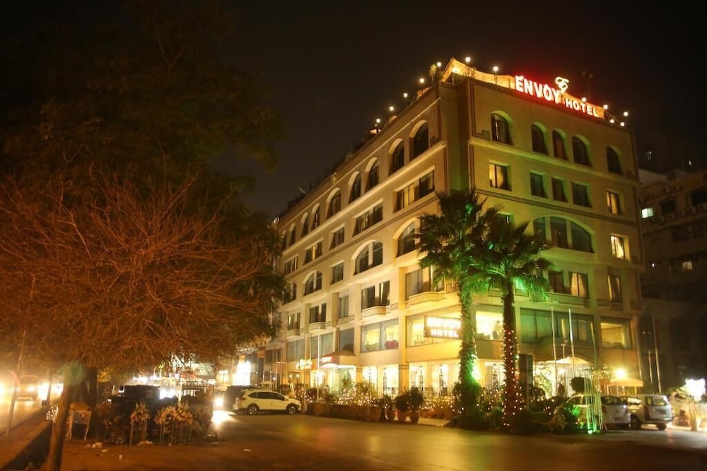 ENVOY CONTINENTAL HOTEL 2/50