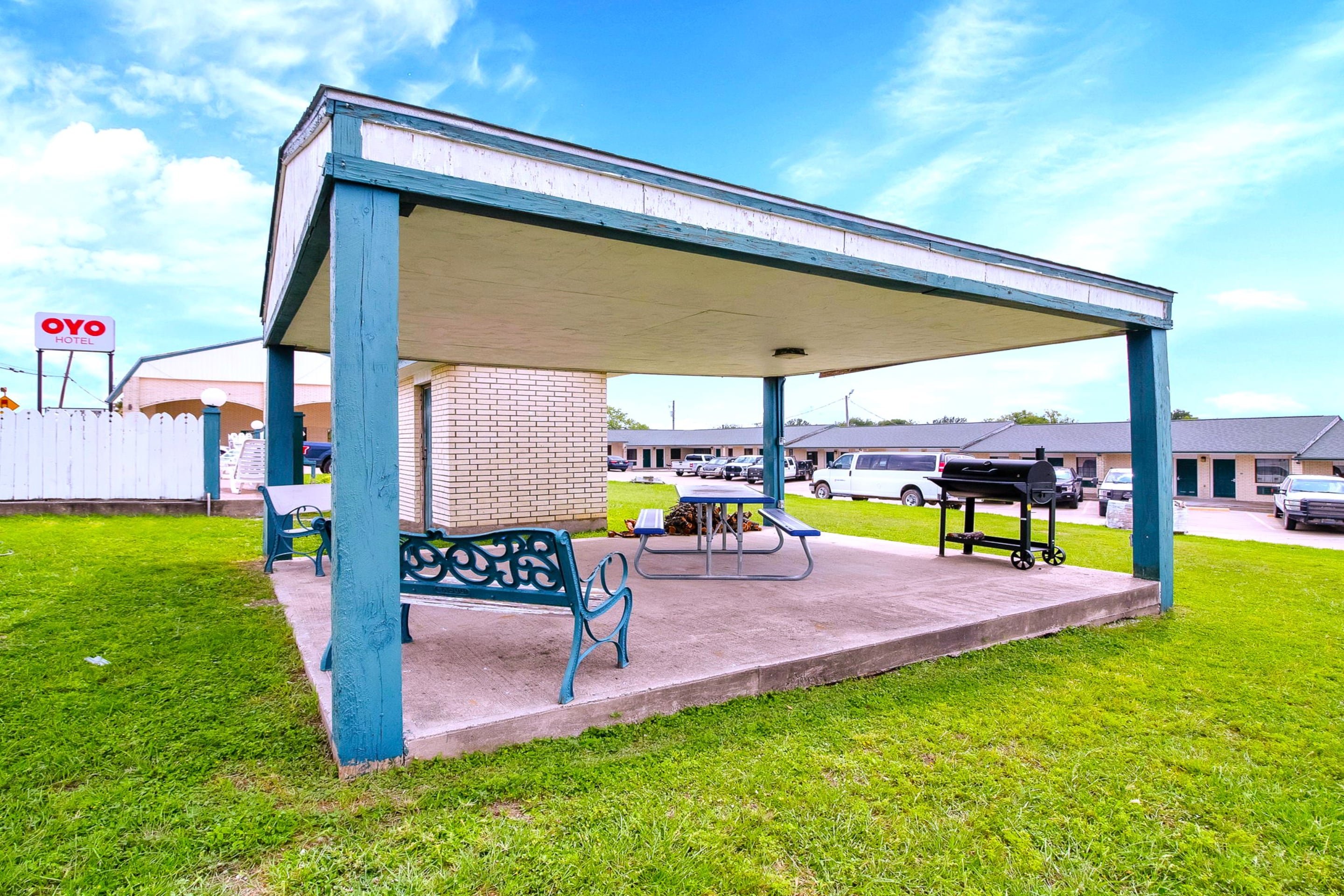Three Rivers Executive Inn & Suites By OYO 33/37