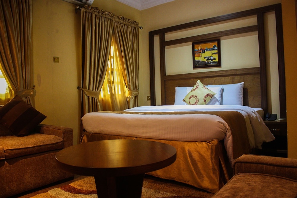 Banex Hotel And Suites 17/50