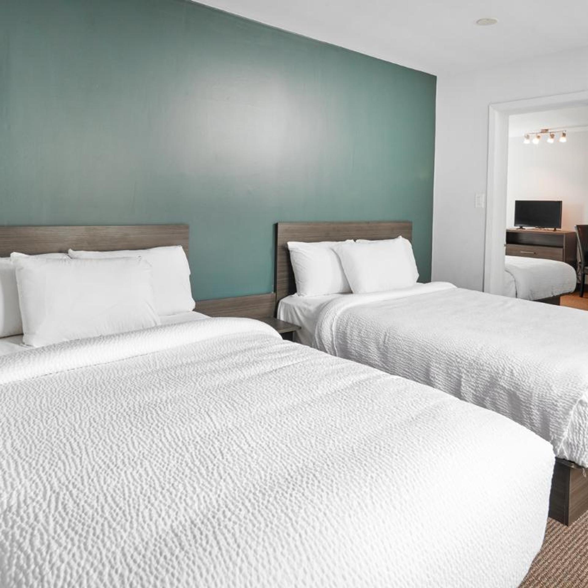 2 Bedrooms, Motel, Suite, 4 Double Beds, Exterior Entrance