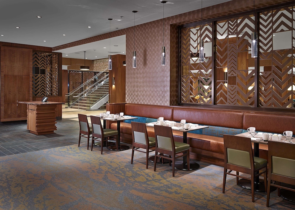 Doubletree By Hilton Hotel & Conference Centre Regina 60/80