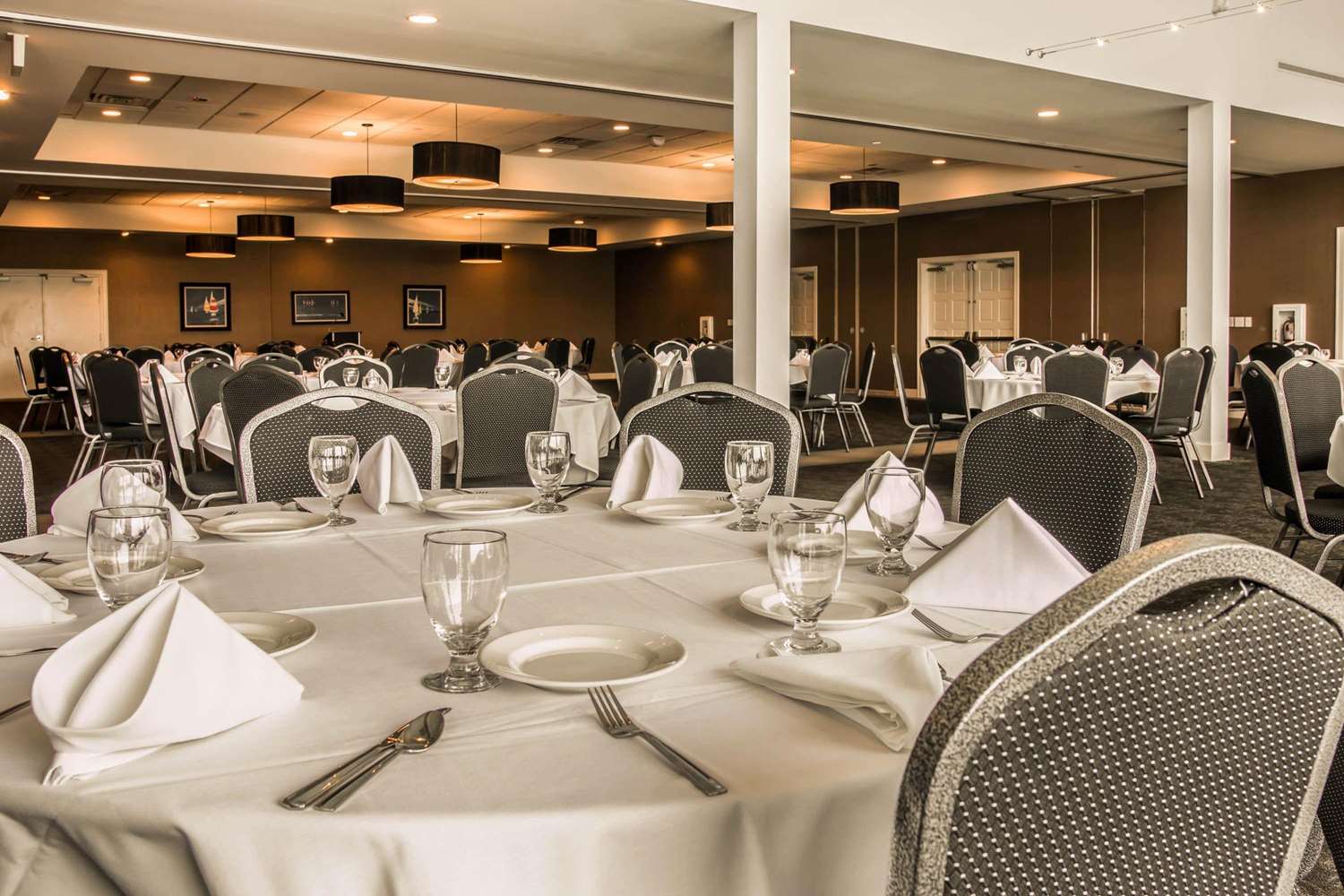 Shoreline Inn Conference Center Ascend Hotel Collection 36/45