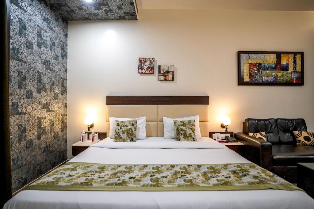 Deluxe, King Bed