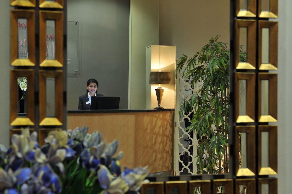 Antoinette Hotel Wimbledon 38/48