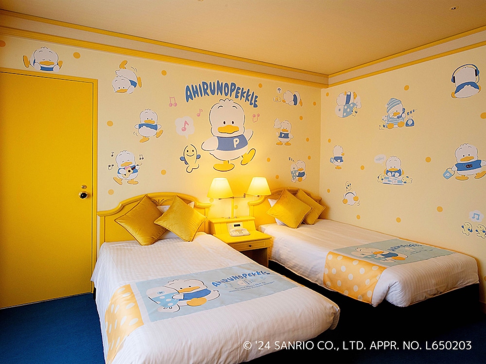 Twin Beds, 2 Sofa