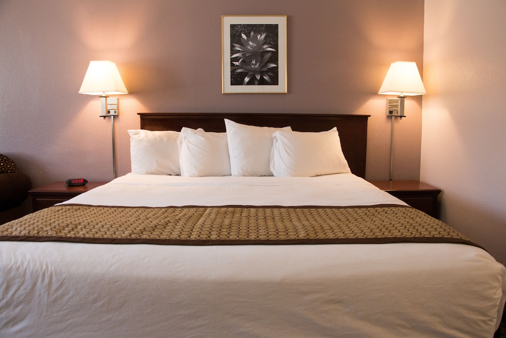 Days Inn by Wyndham Indio 17/36