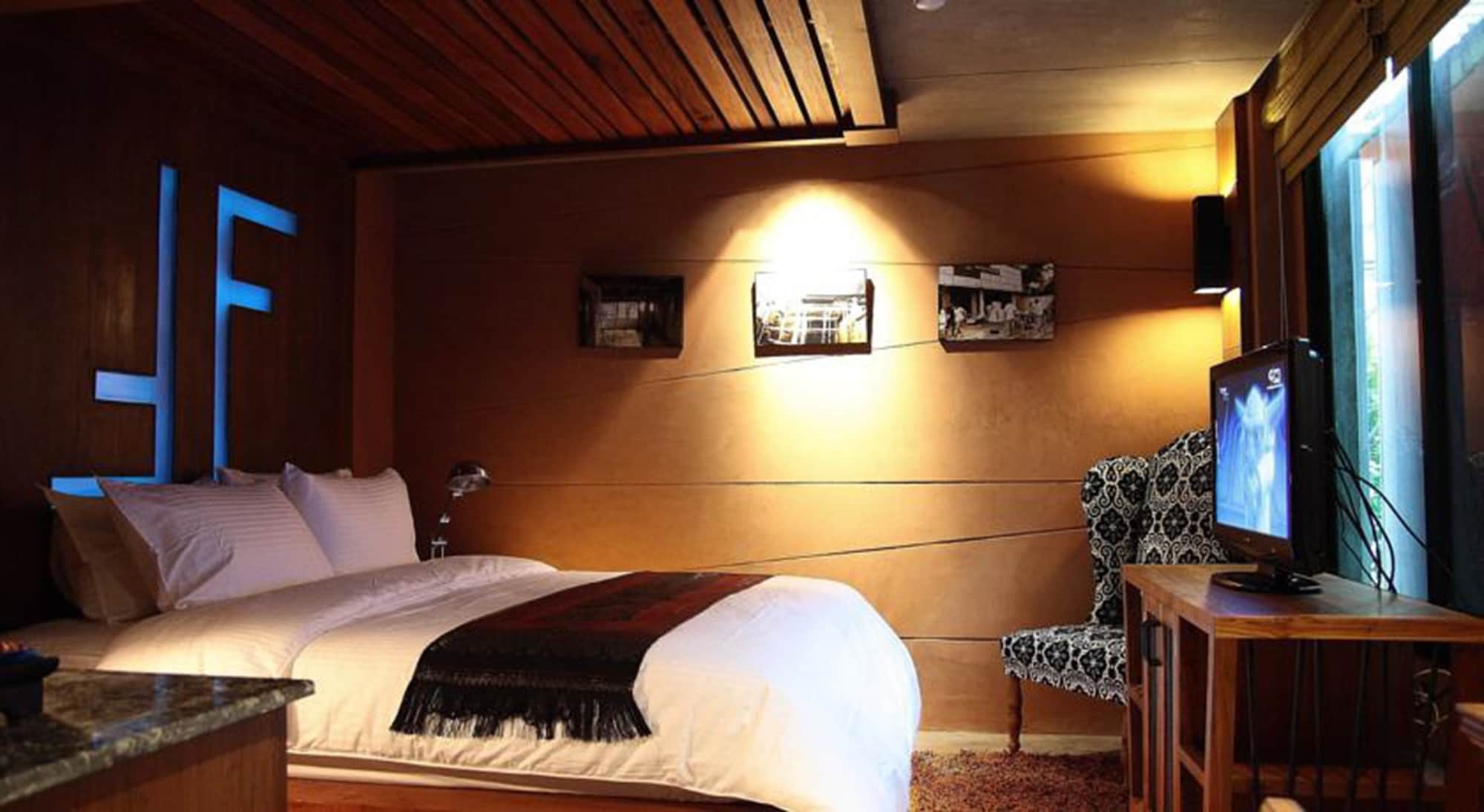 Chill, Deluxe, Twin Beds