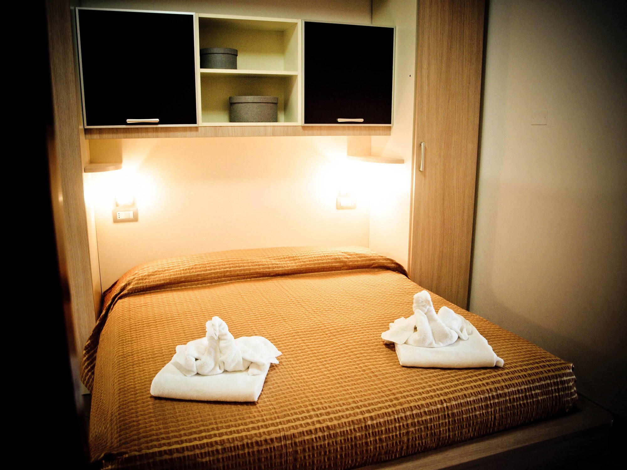 1 BEDROOM, APARTMENT