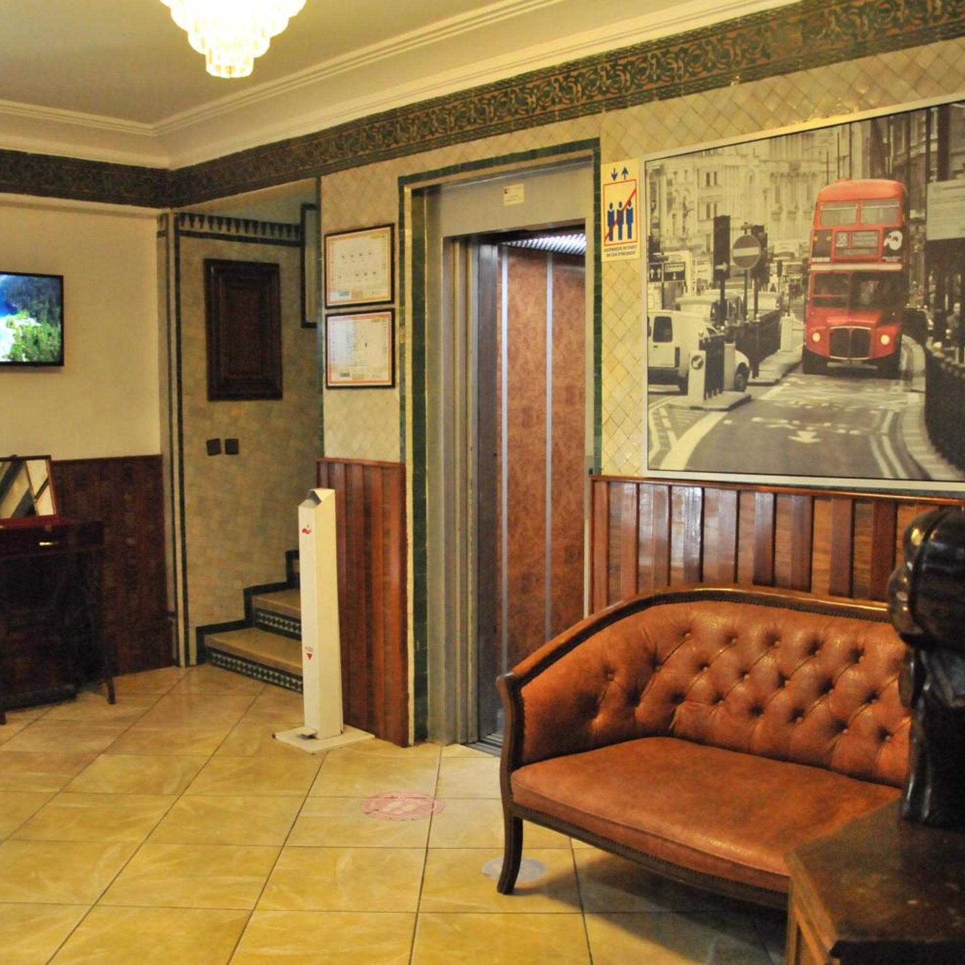 Hotel East West 32/50