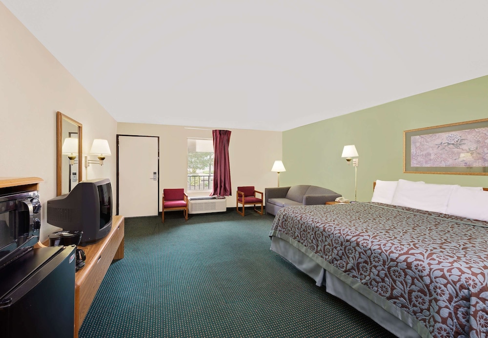 Days Inn by Wyndham Cleveland TN 17/30