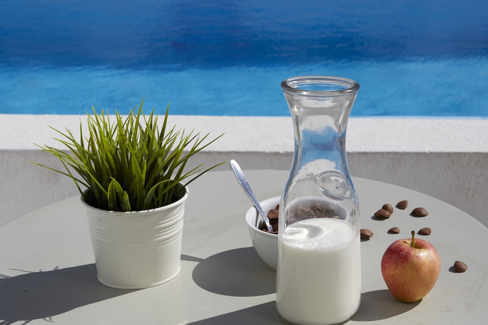 Nissos Thira Hotel photo5