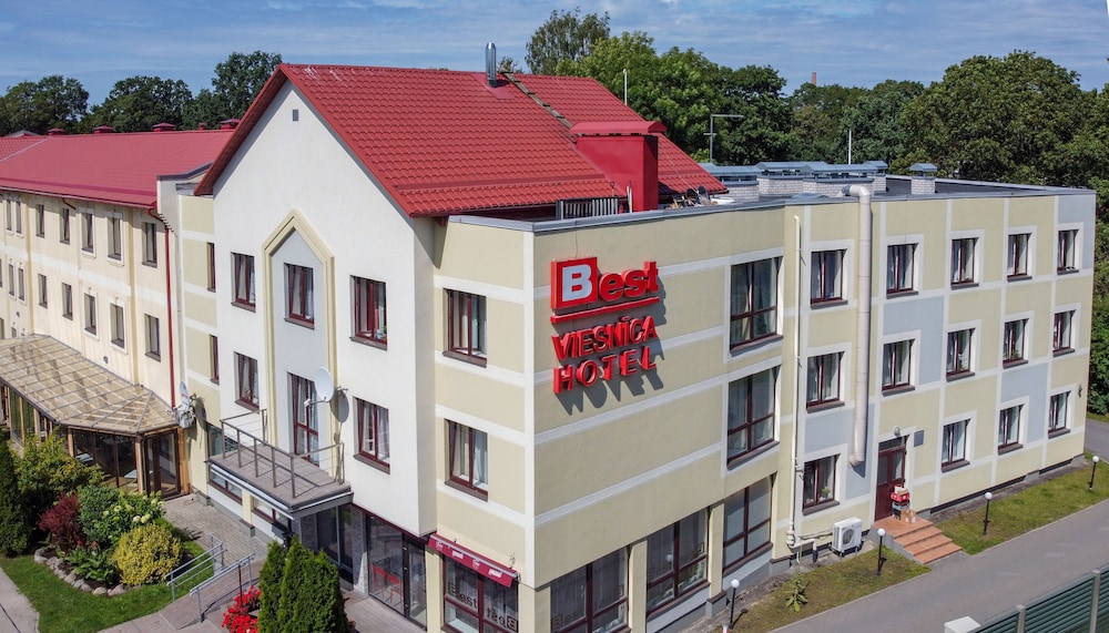 Best Hotel 8/50