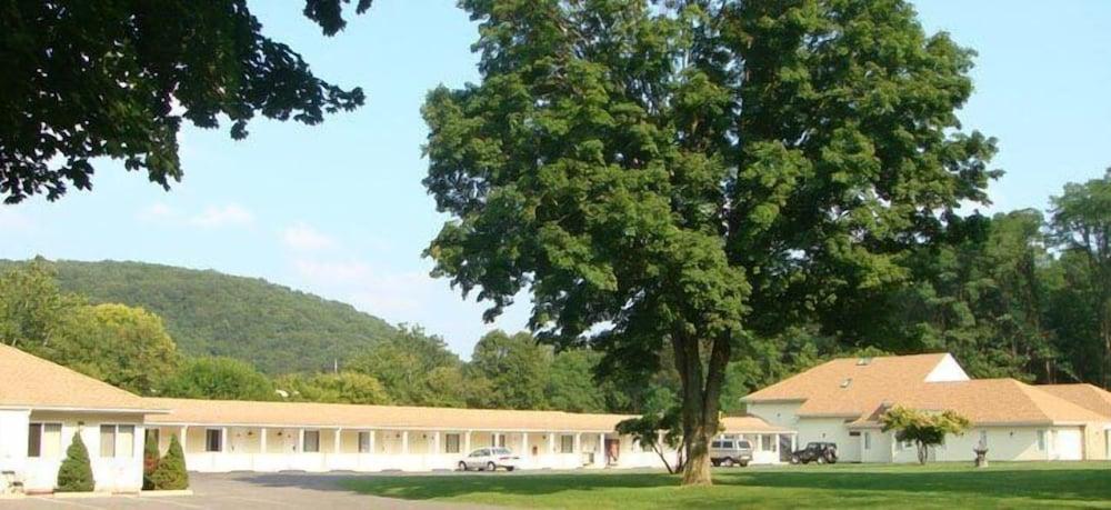 Rocky River Inn 21/26