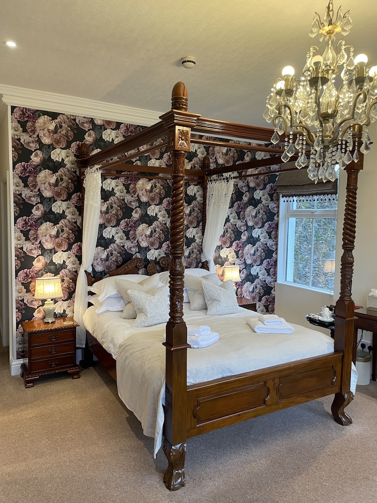 Wheatlands Lodge Bed Breakfast 38/65