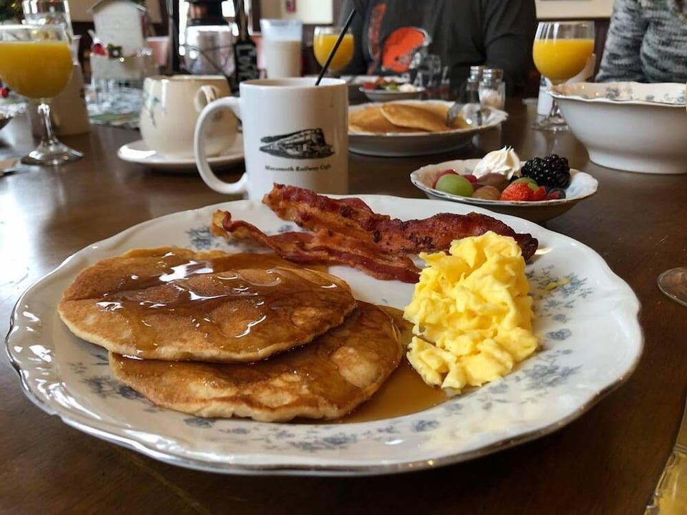 Grand Victorian Inn 22/32