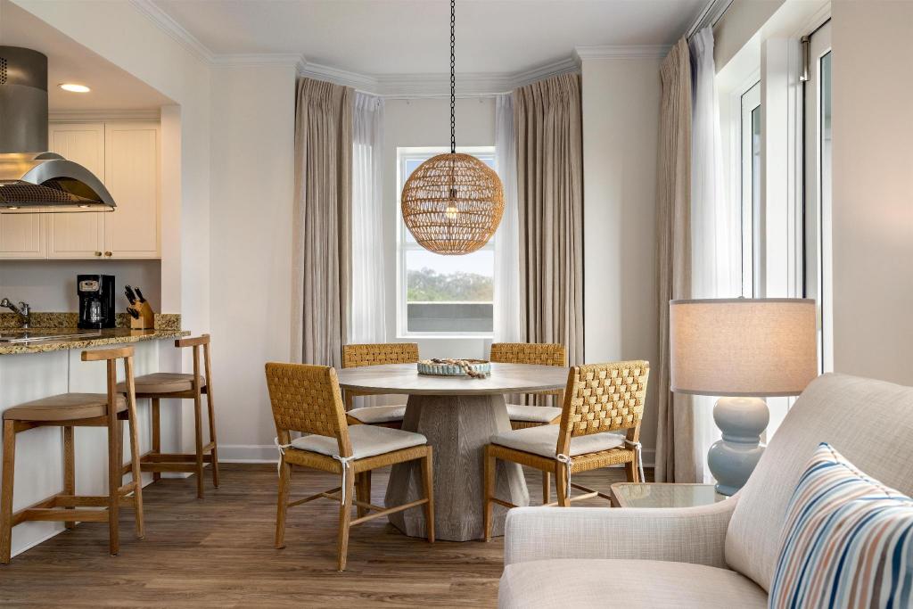 2 Bedrooms, Premier, Family, Residence, 1 King and 2 Queen Beds, Ocean View