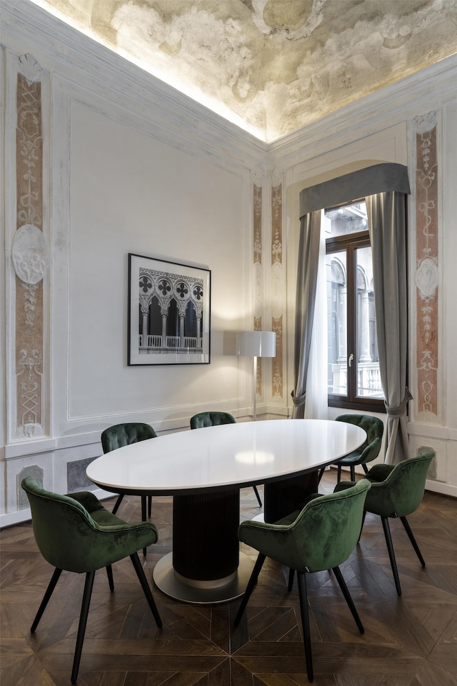 Radisson Collection Hotel, Palazzo Nani Venice 68/77