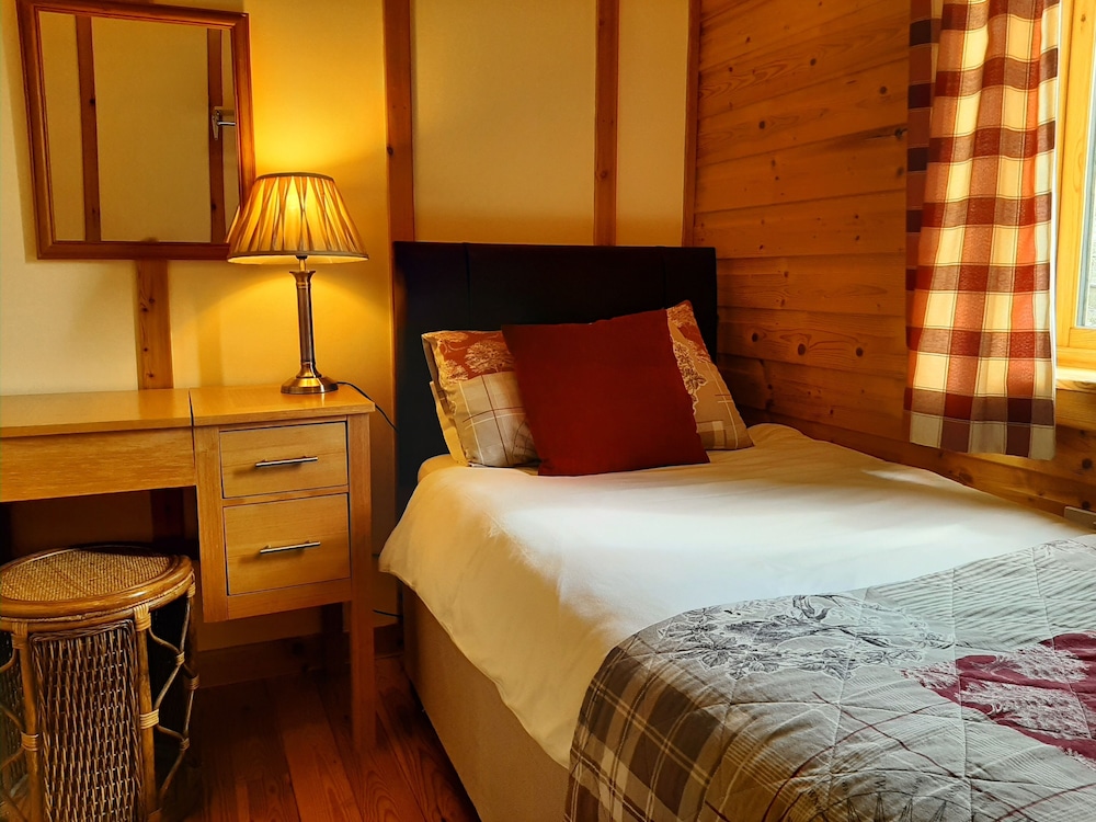 Tayview Lodges 5/50