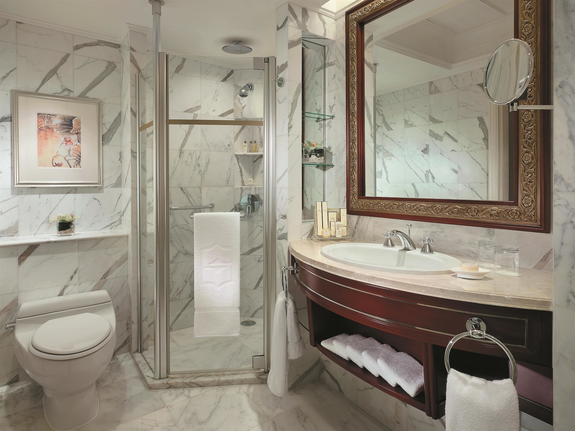Suite, King Bed, River Wing