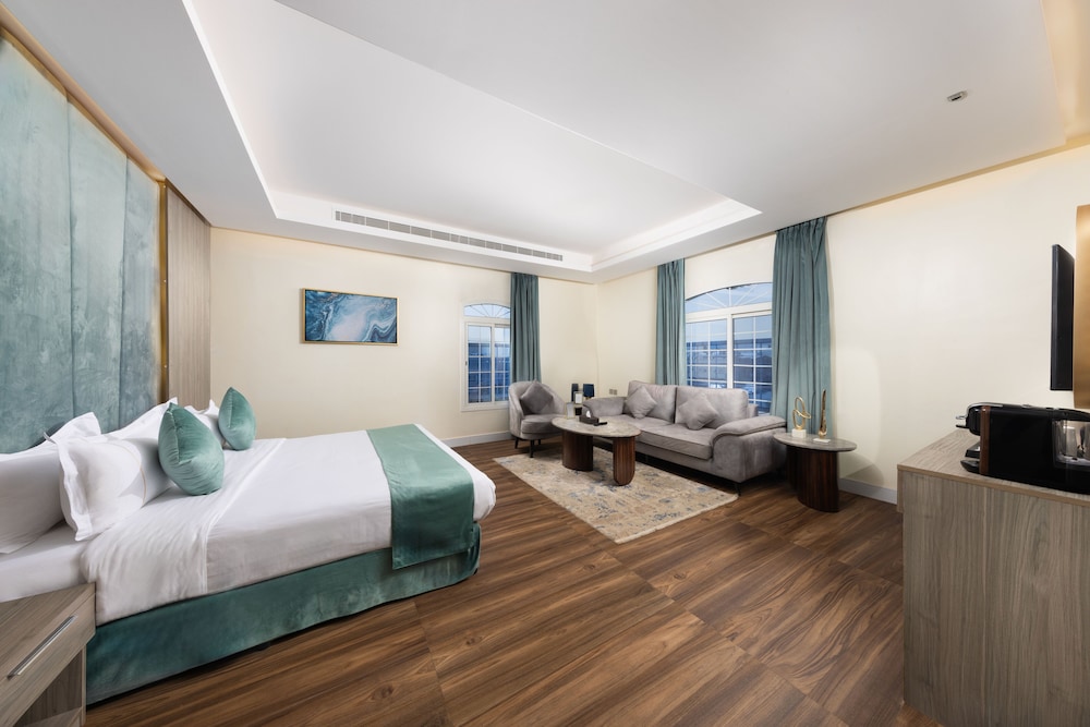 Studio, Queen Bed