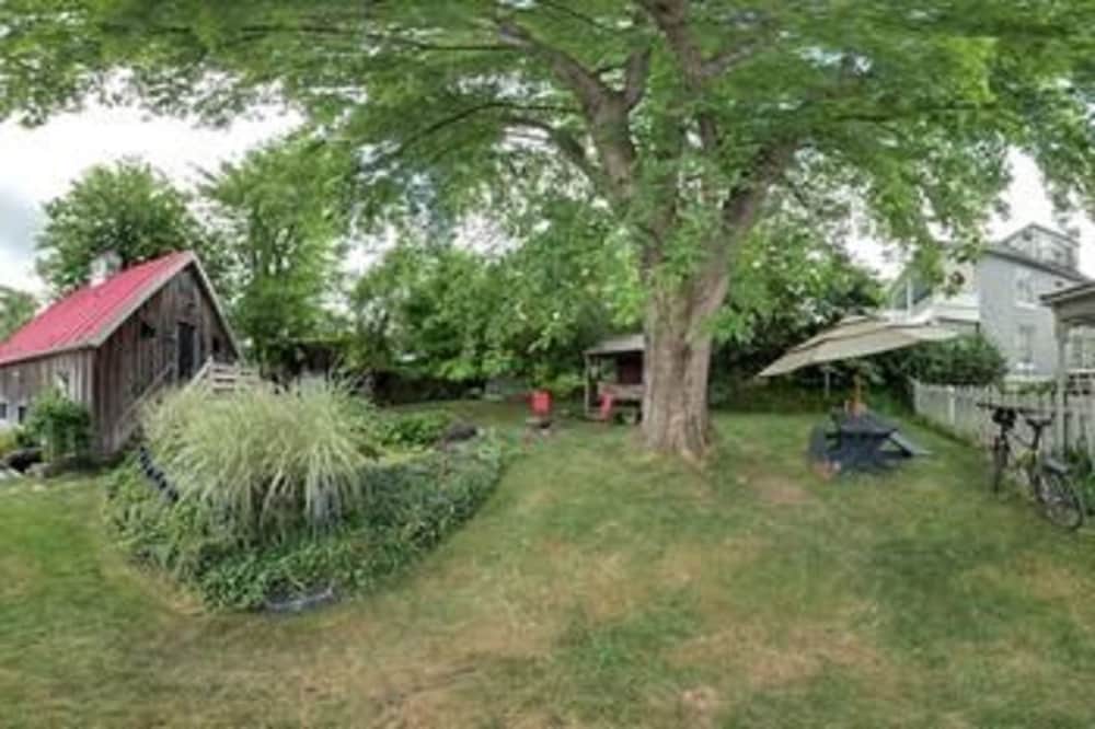 Lily Garden Bed and Breakfast 21/28
