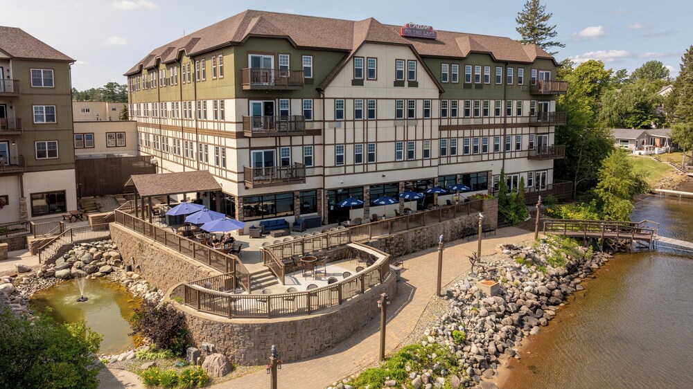 Chase On The Lake Resort Hotel 2/51