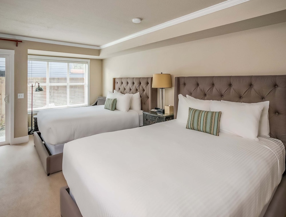 Courtyard, 2 Queen Beds, Pet Friendly